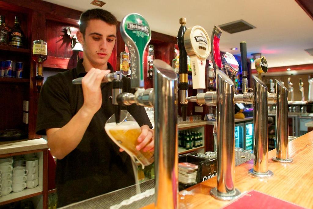 瓦利斯阿姆斯酒店 Sráid an Mhuilinn 外观 照片